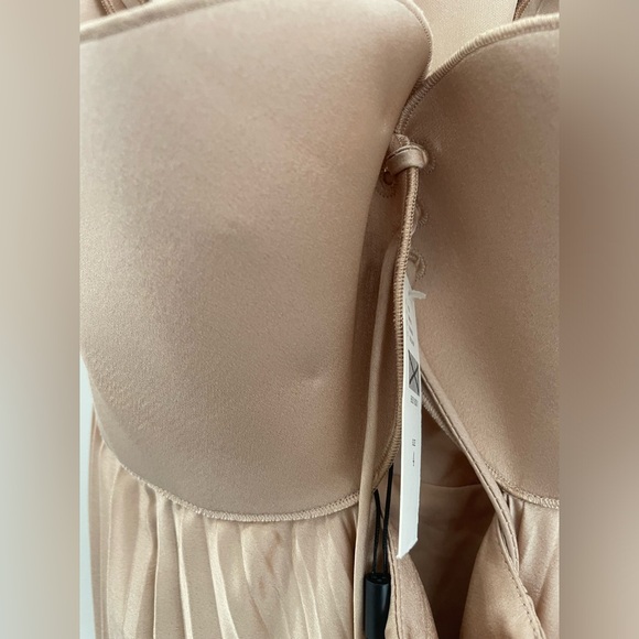 ANTHROPOLOGIE WILLCOCKS
ACLER PLEATED ASYMMETRIC MIDI DRESS - Picture 13 of 16